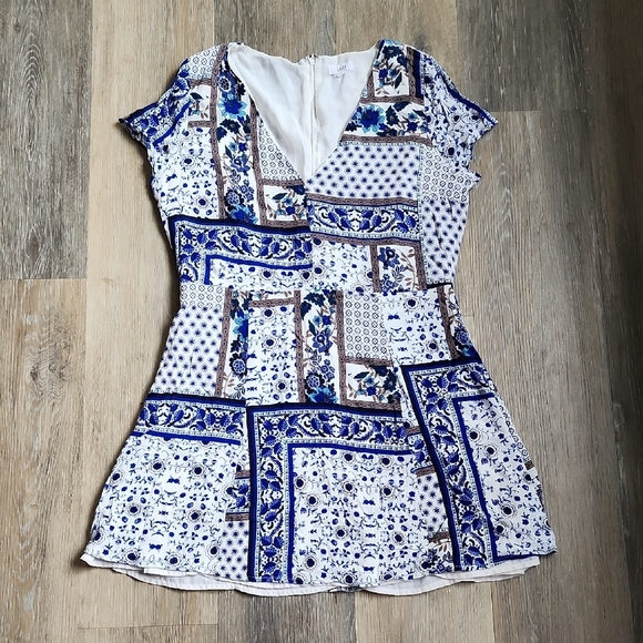 Lucca Dresses & Skirts - Elegant Blue and White Patterned Dress